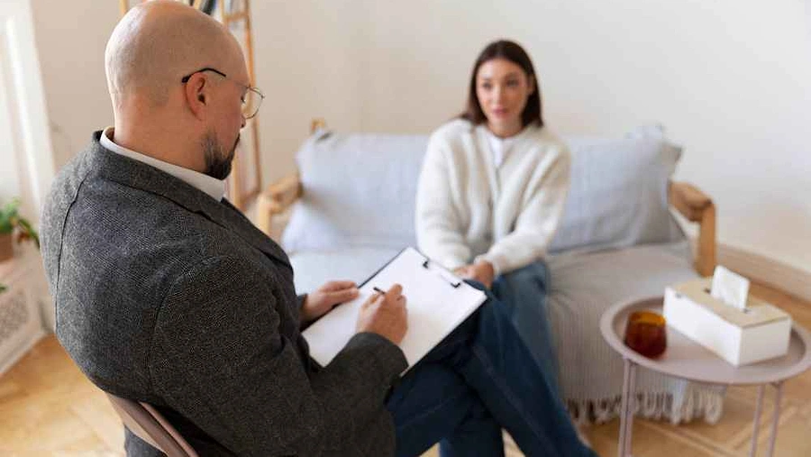 Terapia breve estratégica: cómo funciona y qué técnicas utiliza