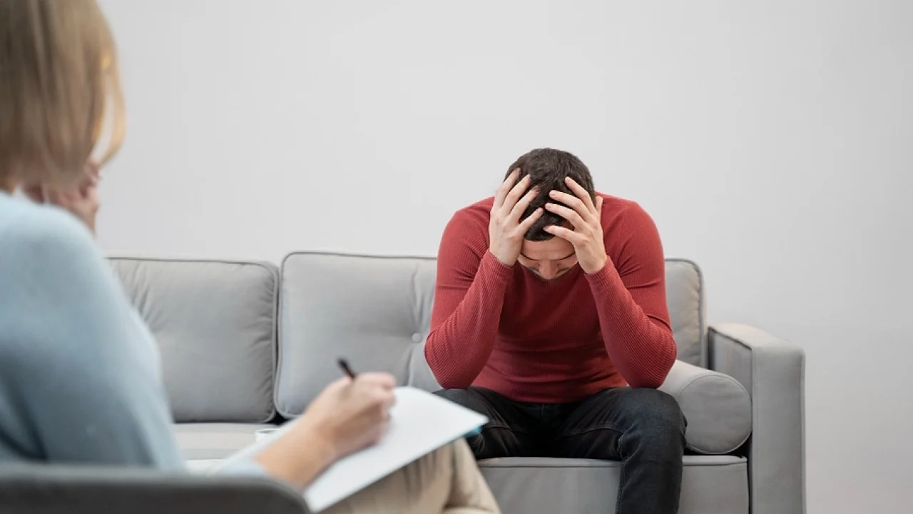Trauma vicario: qué es, síntomas y su impacto en profesionales de la salud mental